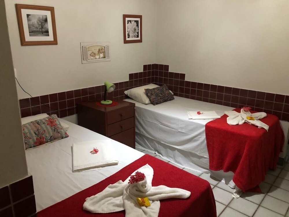 ROOM, TWIN BEDS