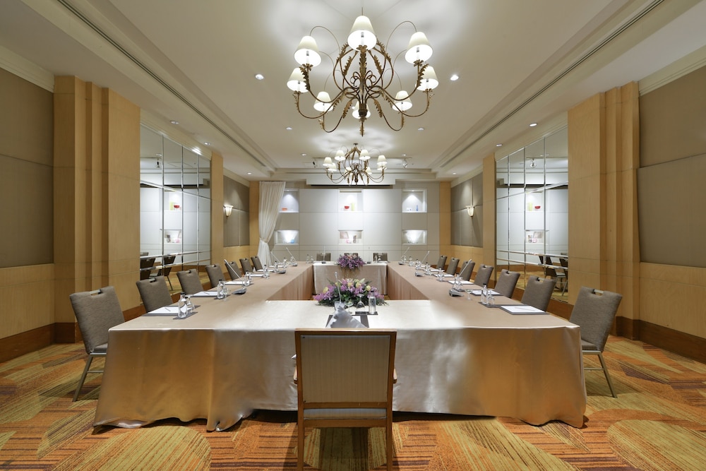 Miracle Grand Convention Hotel 42/48