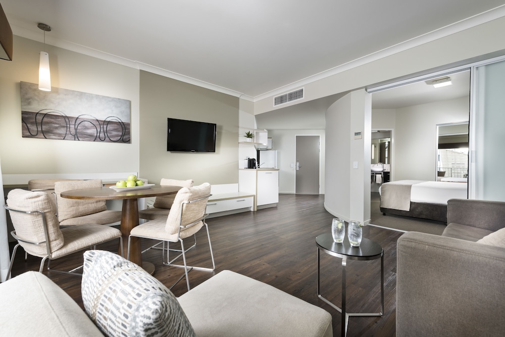 Grand Hotel And Apartments Townsville 16/20