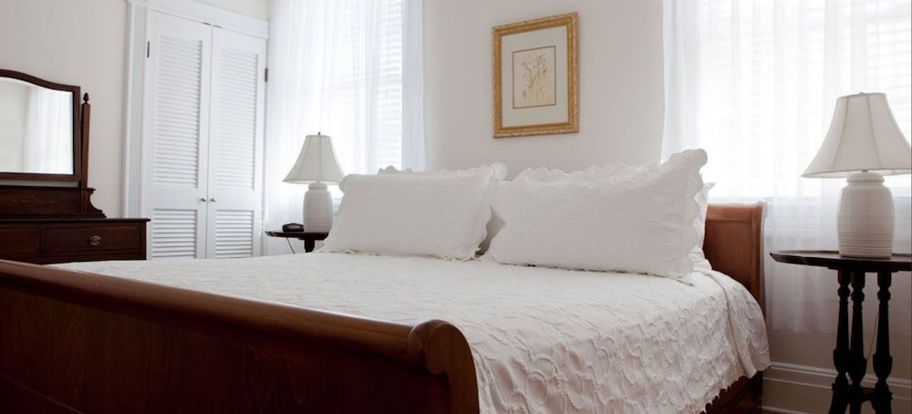 2 BEDROOMS, ISLAND, CITY, SUITE, HOUSE