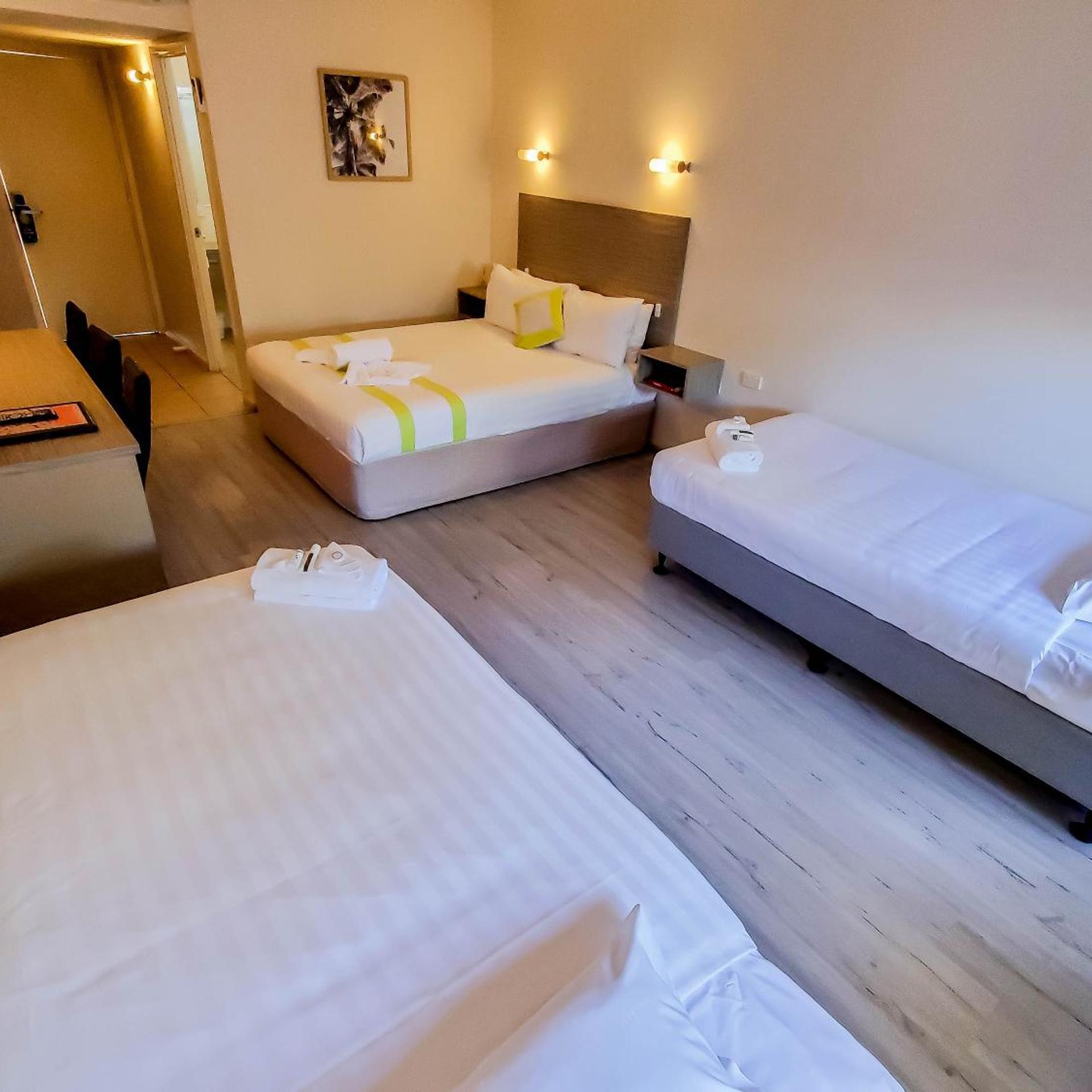 Sandors Motor Inn 16/50