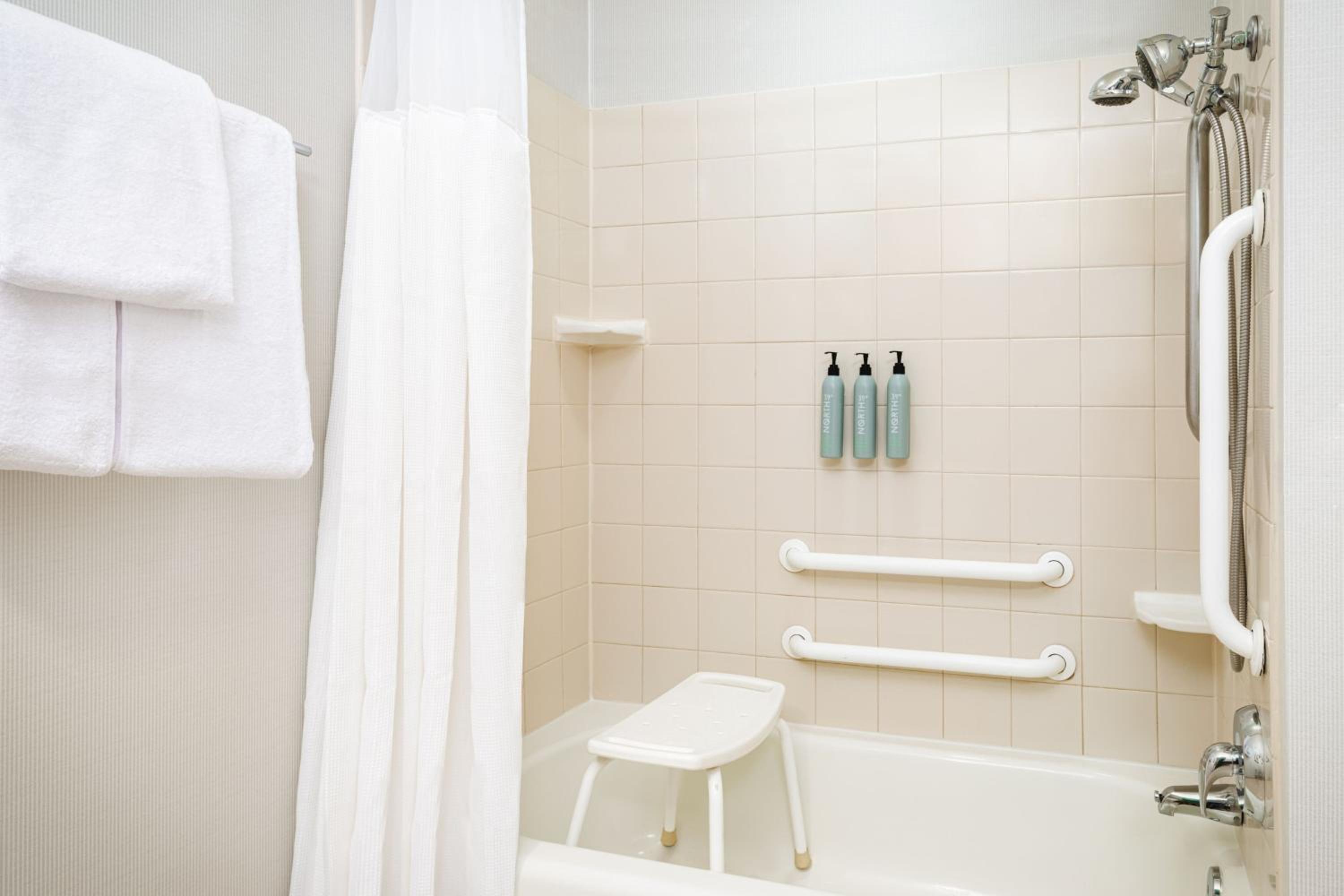 غرفة سوبيريور بسرير كينج، Courtyard By Marriott el Paso Airport 3/5
