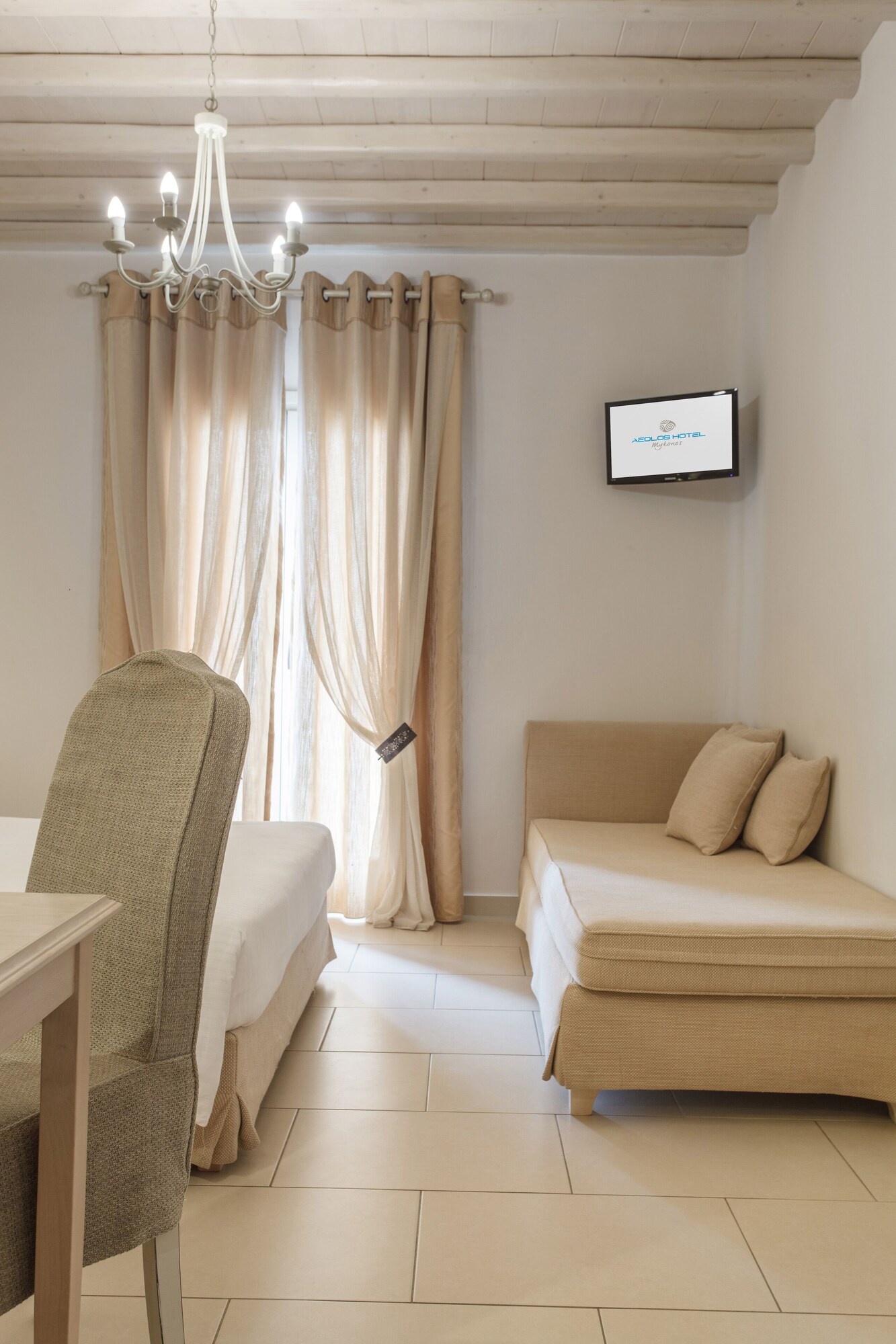 SUPERIOR, SUITE, KING BED, GARDEN VIEW, SOFA, MAIN BUILDING