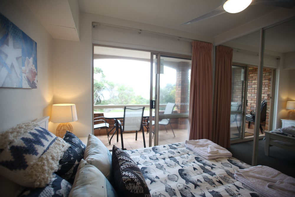 Beachfront Shoal Bay 2/16