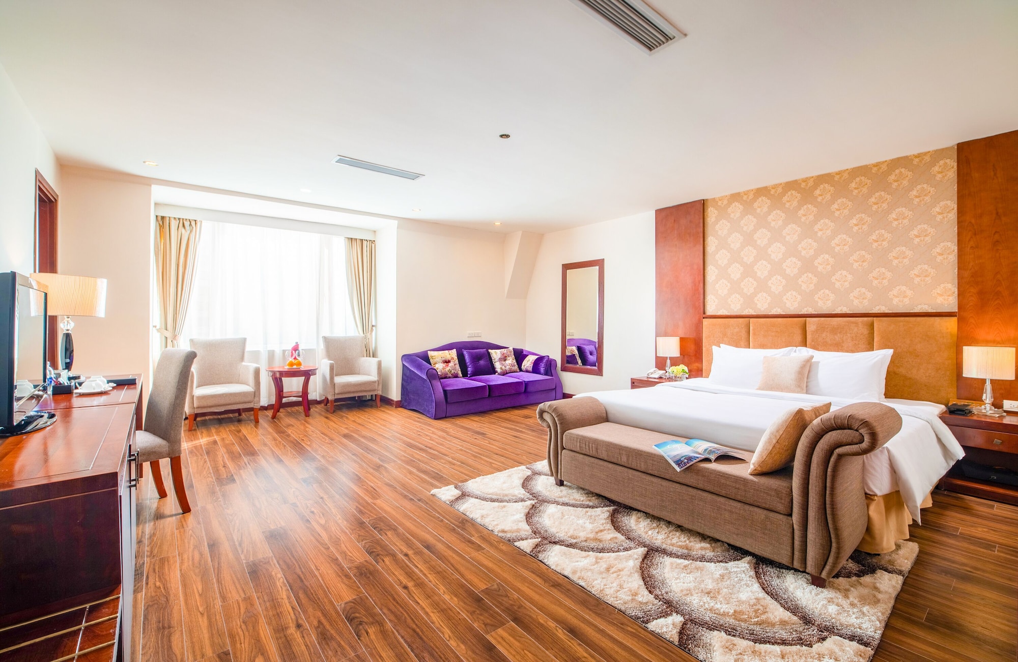 EXECUTIVE, SUITE, KING BED, CITY VIEW, BATHTUB