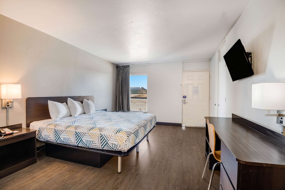 Motel6 Tucson, AZ- Downtown 23/53