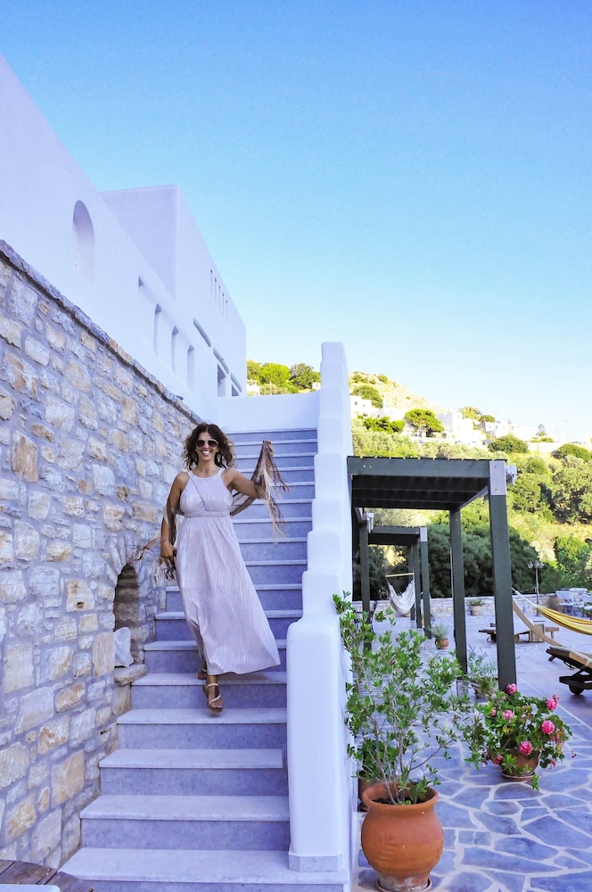 Elaiolithos Luxury Retreat Naxos 3/24
