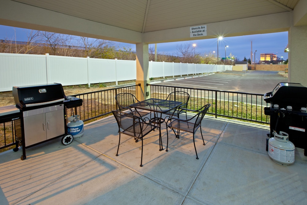 Candlewood Suites Indianapolis East 34/52
