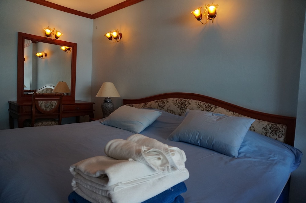 Dee-Lek Guesthouse And Restaurant 6/24