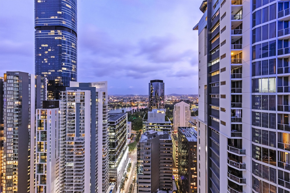 Oaks Brisbane Festival Suites 45/49