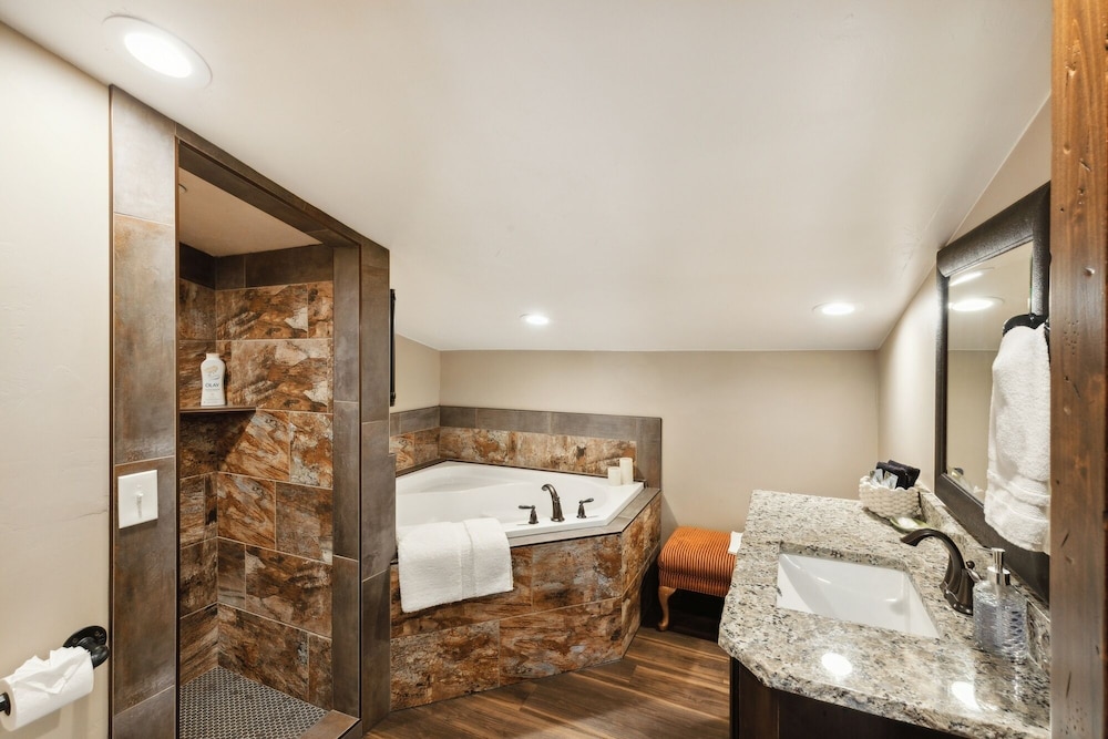 1 Bedroom, Suite, King Bed
