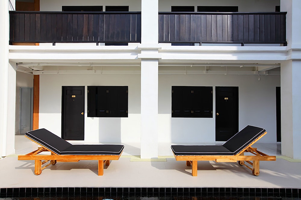 99 THE GALLERY HOTEL photo1