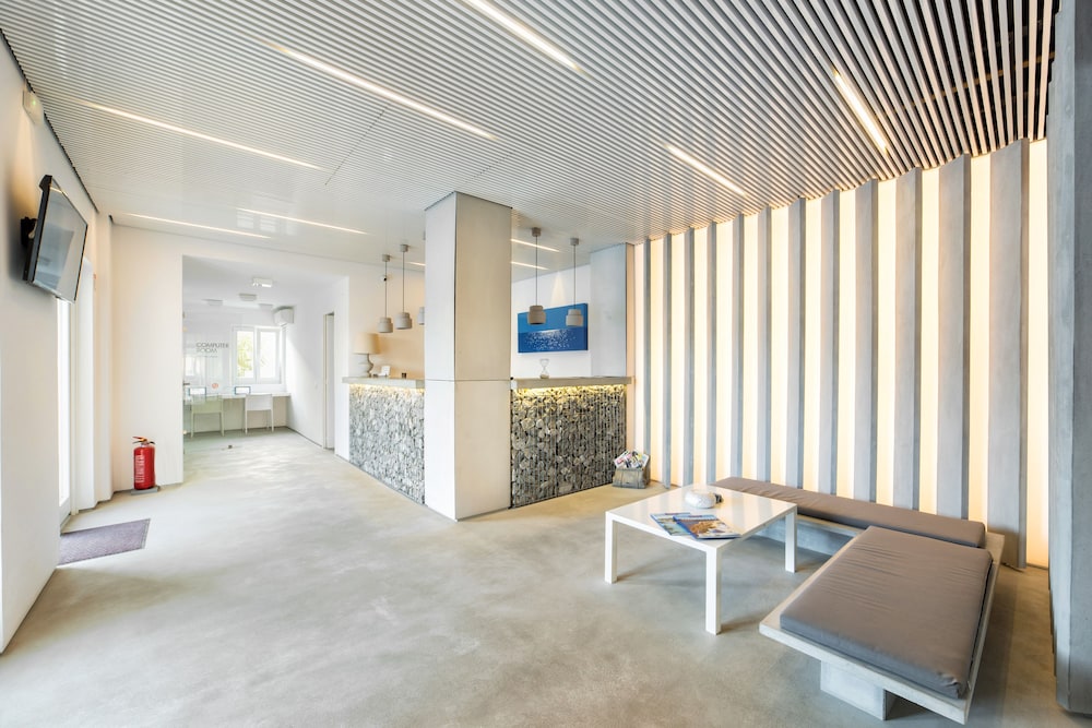 Relux Ios Hotel 9/74