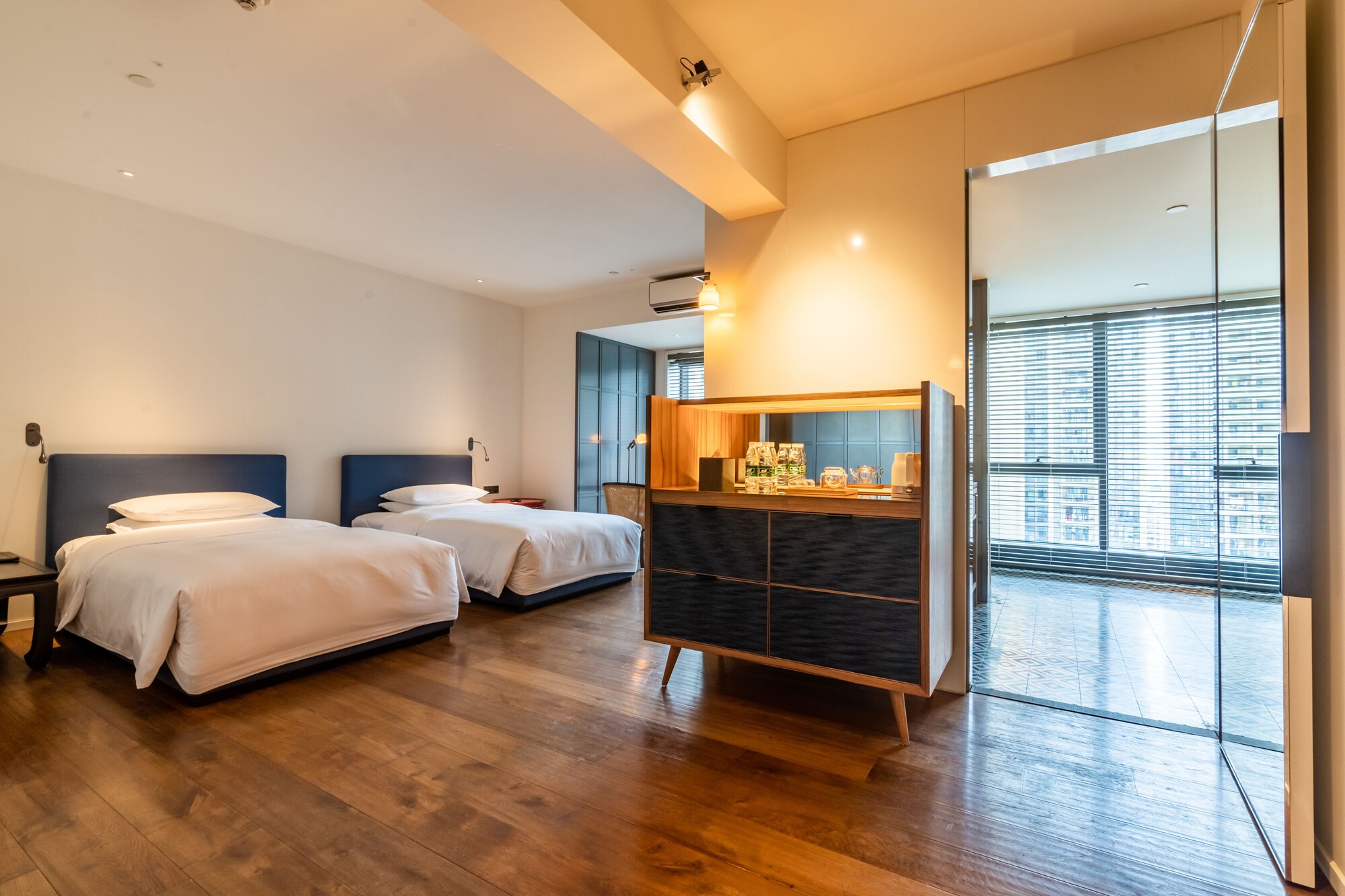 SUPERIOR, TWIN BEDS, CITY VIEW