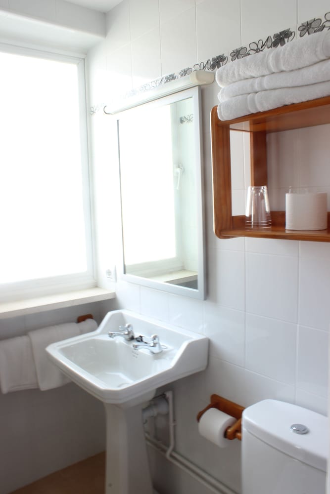 HOSTAL CAS BOMBU 53/56