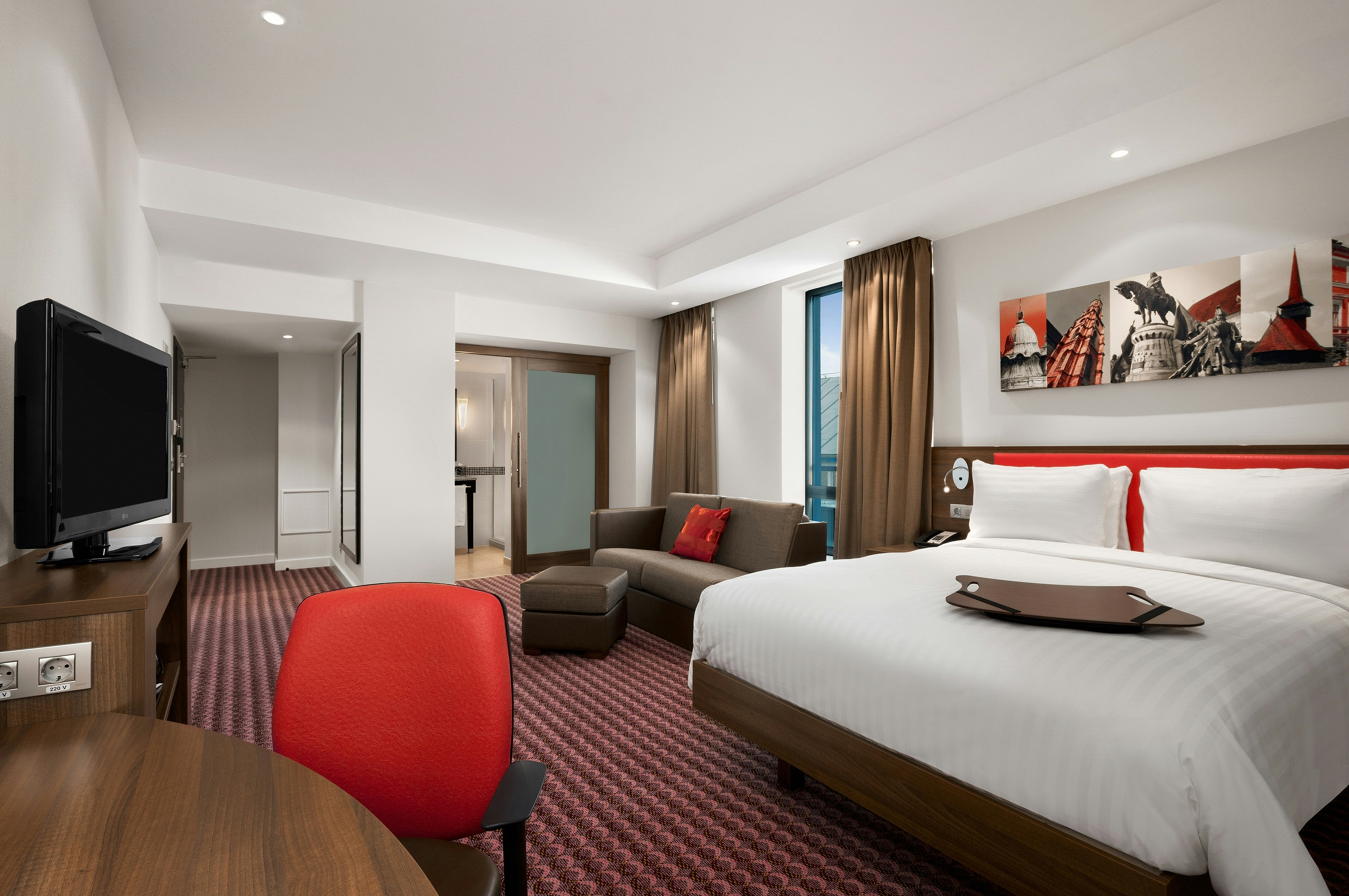ROOM, QUEEN BED, ACCESSIBLE