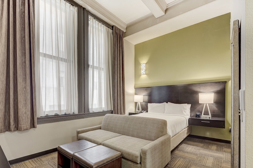 Staybridge Suites BALTIMORE INNER HARBOR 32/80
