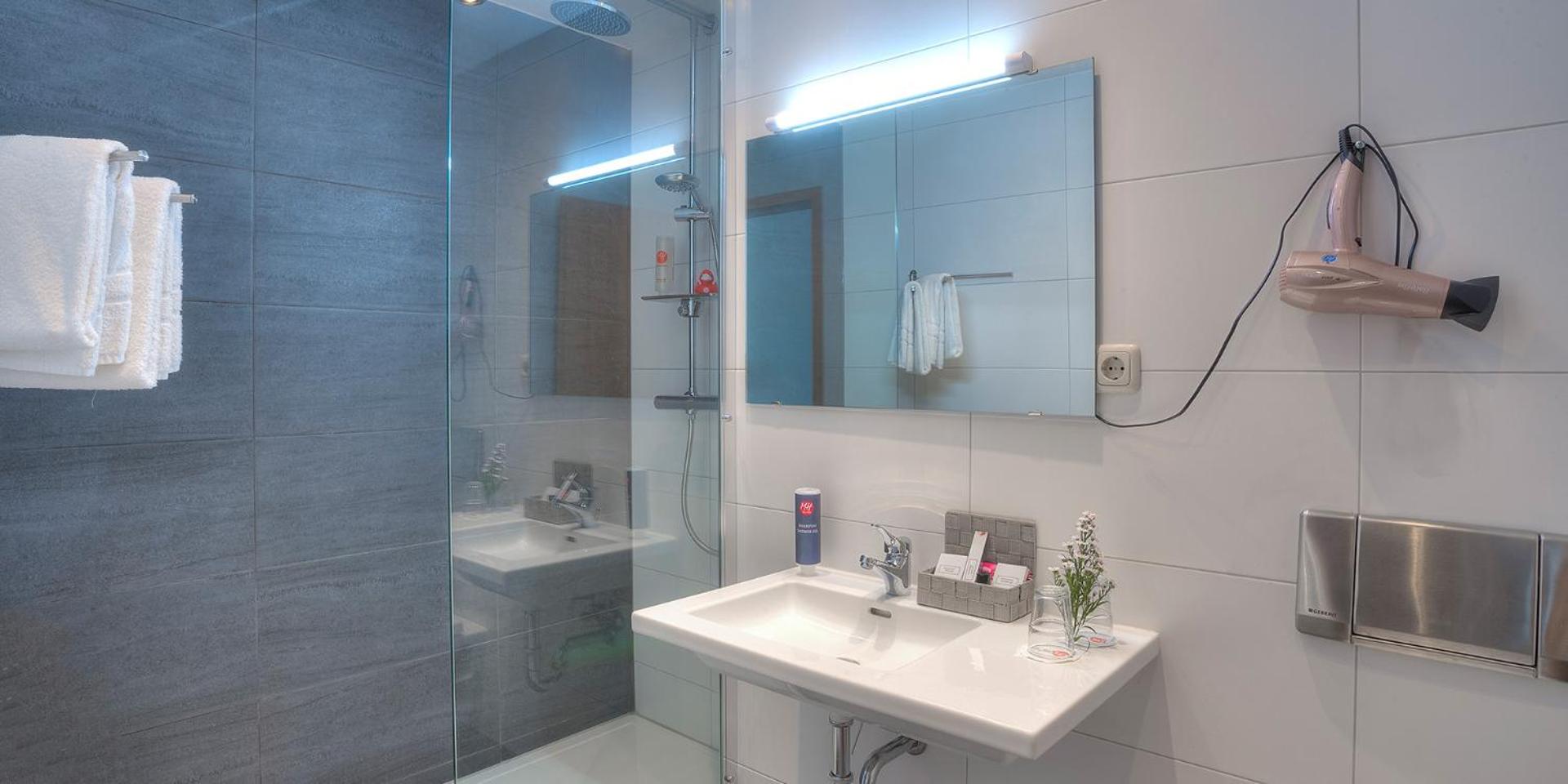 غرفة اقتصادية بسرير كوين، ACHAT Hotel Frankfurt Maintal 5/6