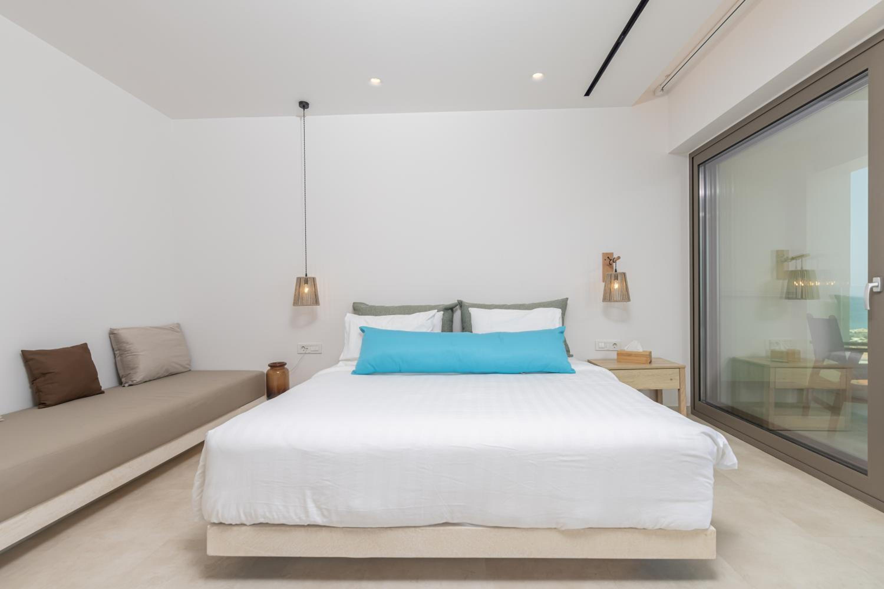 EXECUTIVE, SUITE, SEA VIEW