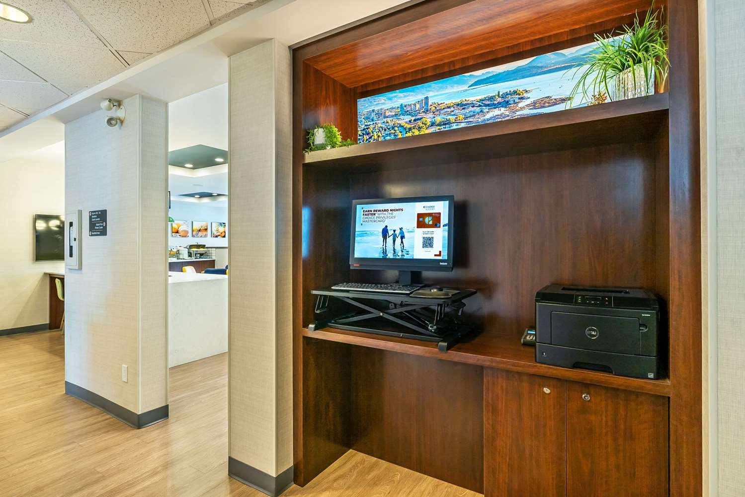 Comfort Suites Kelowna, BC 47/52