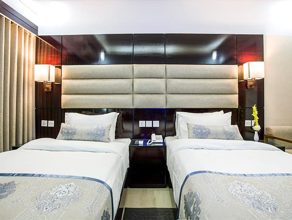 White Palace Hotel 31/61