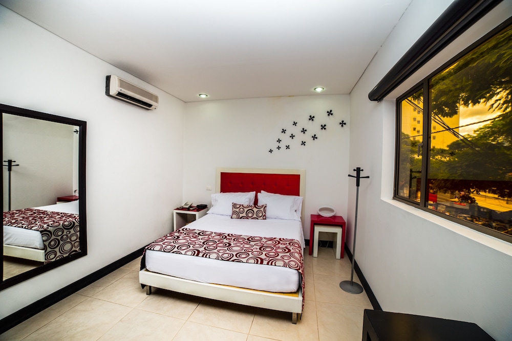 Hotel Merlott Lleras 5/48