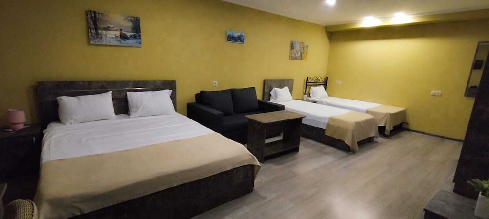 Family, Futon Bed, Queen and Twin Beds