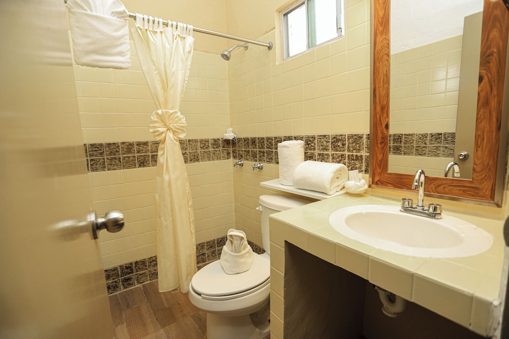 غرفة بريميوم بسريرين مزدوجين، Buena Vista Oceanfront & Hot Springs Resort 3/3