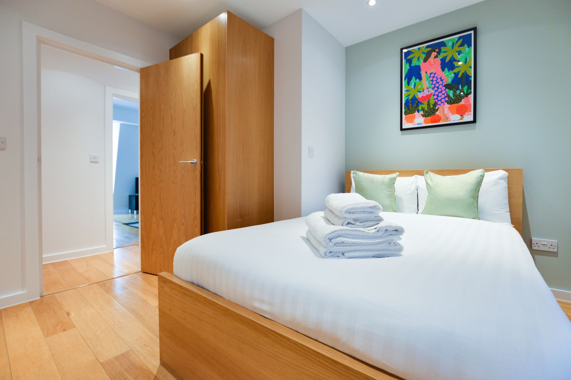 1 BEDROOM, TOP FLOOR