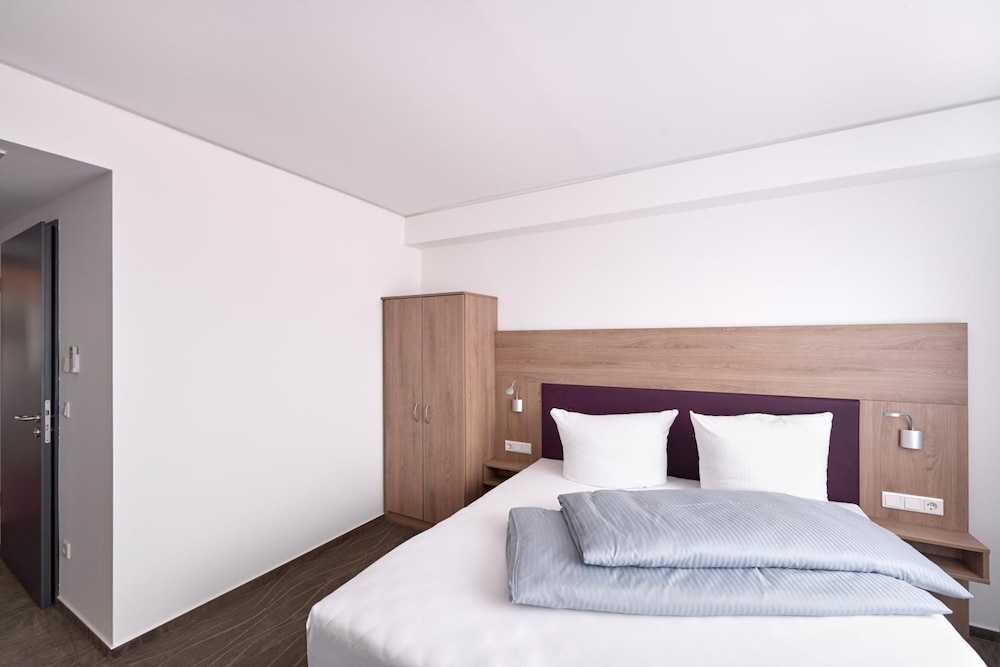 HOTEL NEW IN 14/35