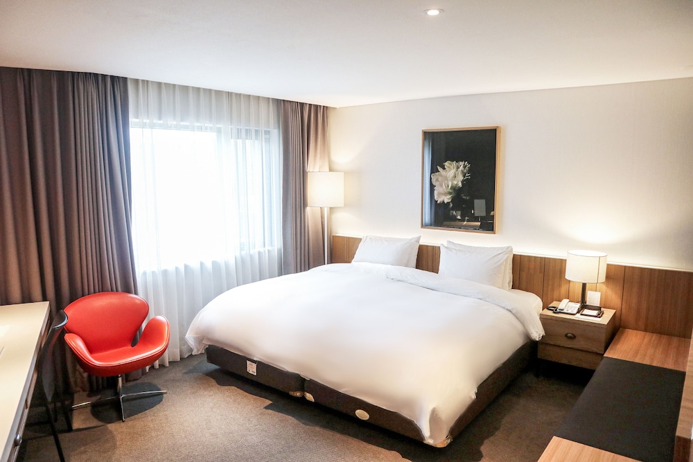 Eden Paradise Hotel 10/63