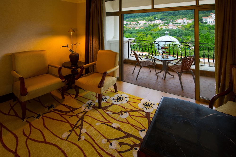 Guangzhou Phoenix City Hotel 43/63