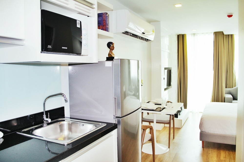 United Residence 50/50
