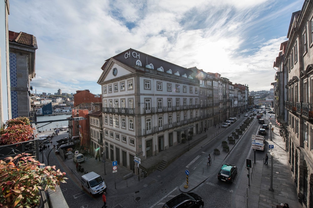 Carris Porto Ribeira in PORTO