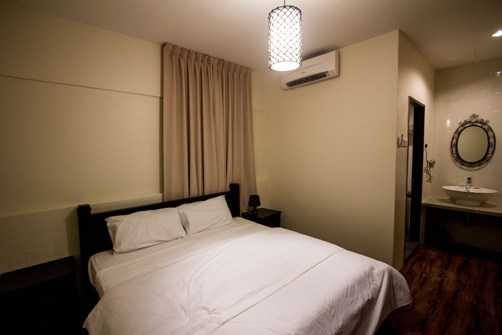 8 BOUTIQUE BY THE SEA HOTEL 18/50
