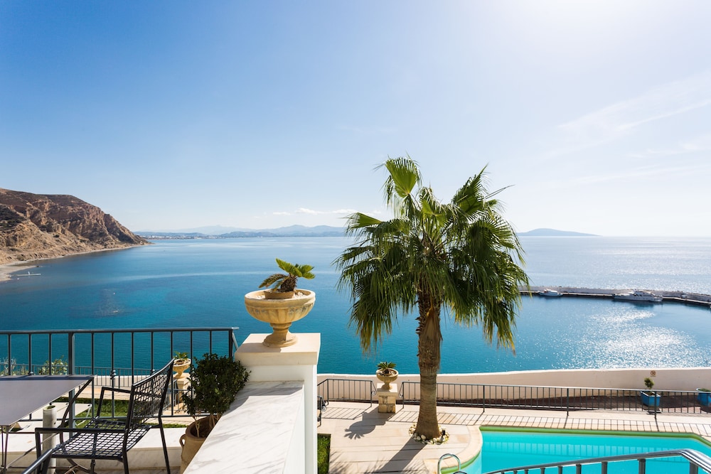Palazzo Greco Boutique Hotel 55/62