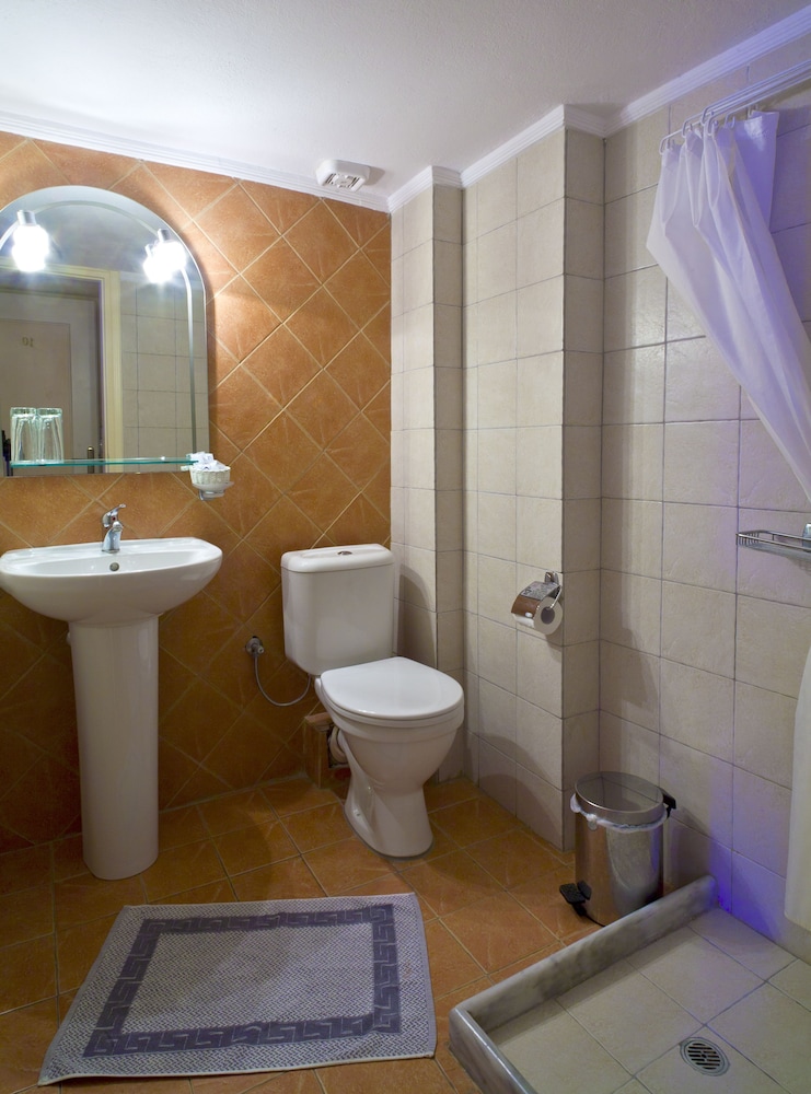 Anemomilos Hotel & Apartments 63/66