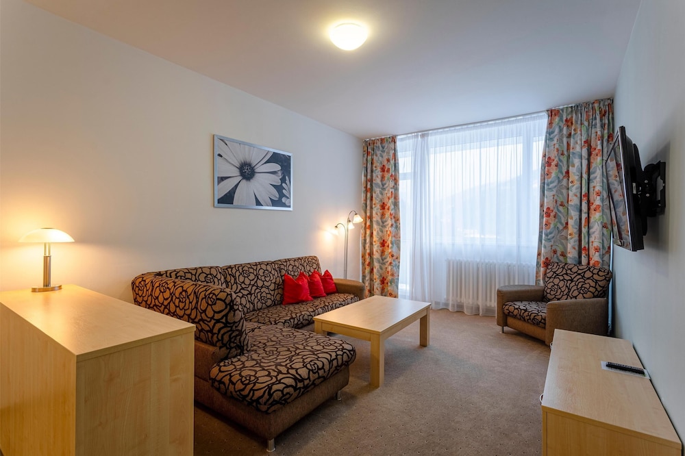 Hotel Behounek 54/77