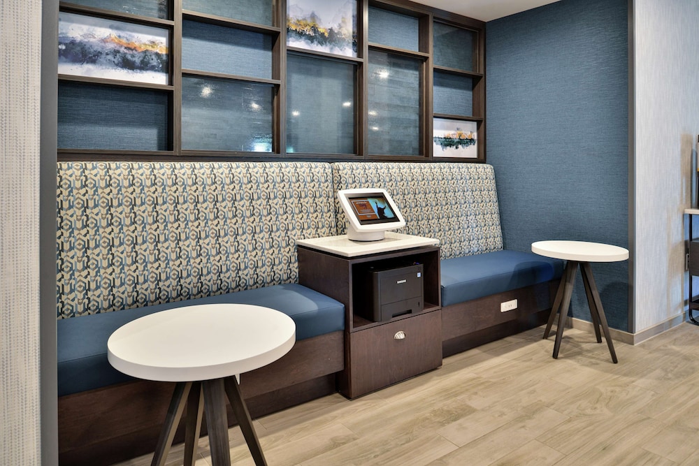 Hampton Inn Cedar Falls Downtown Ia 8/65