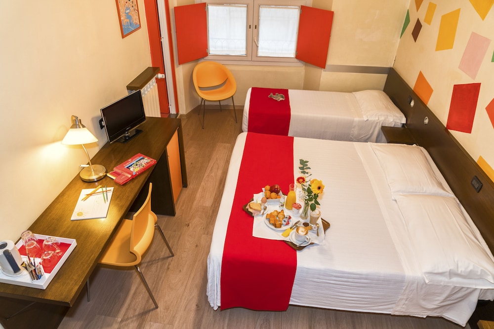 Cairoli Hotel 65/79