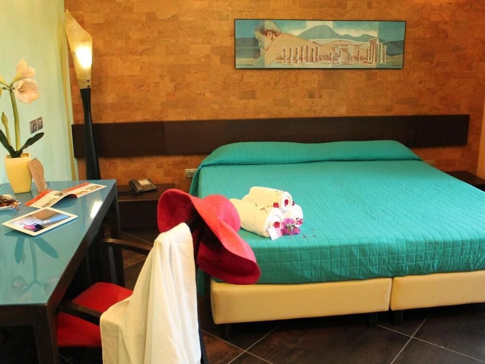 DUS Economy Room