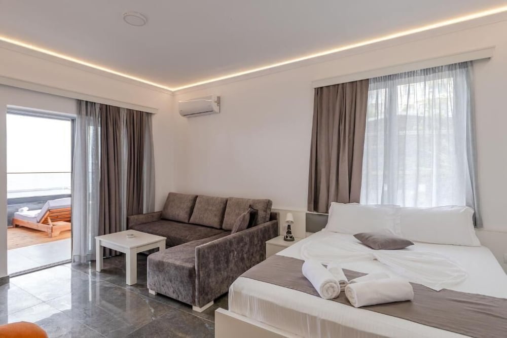 SUPERIOR, SUITE, SEA VIEW