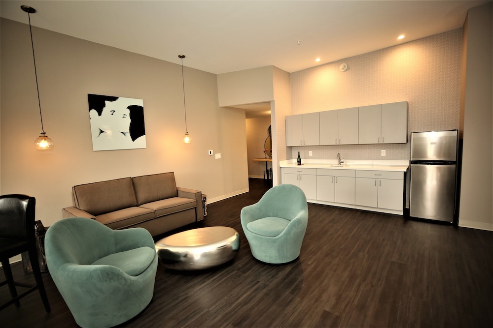 Holiday Inn Express & Suites Charlotte - South End 48/73