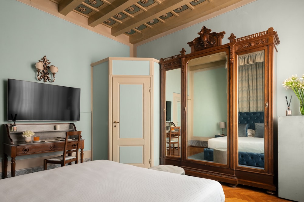 SUPERIOR, DOUBLE BED