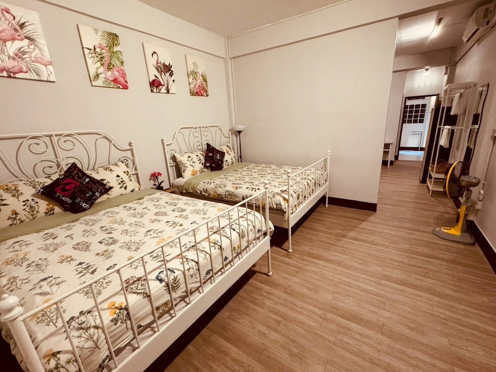 PREMIER, PRIVATE BATHROOM