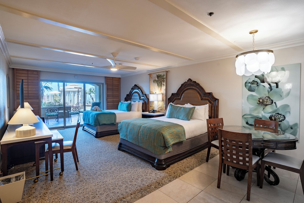 Junior Suite, 2 Queen Beds, Partial Ocean View