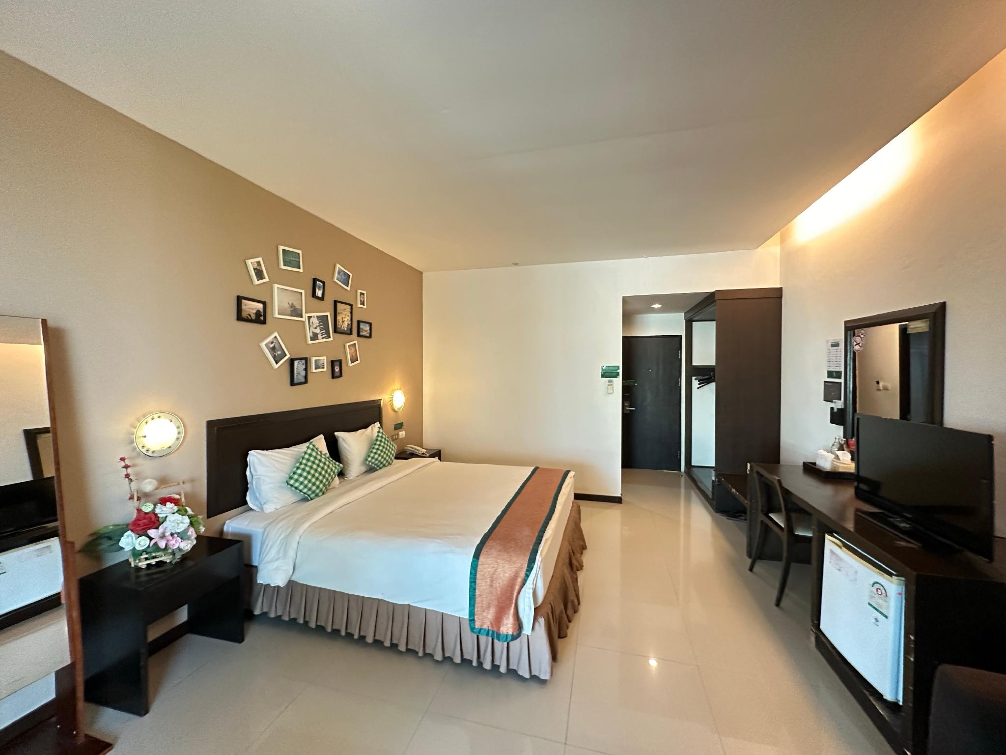 I Hotel 12/80