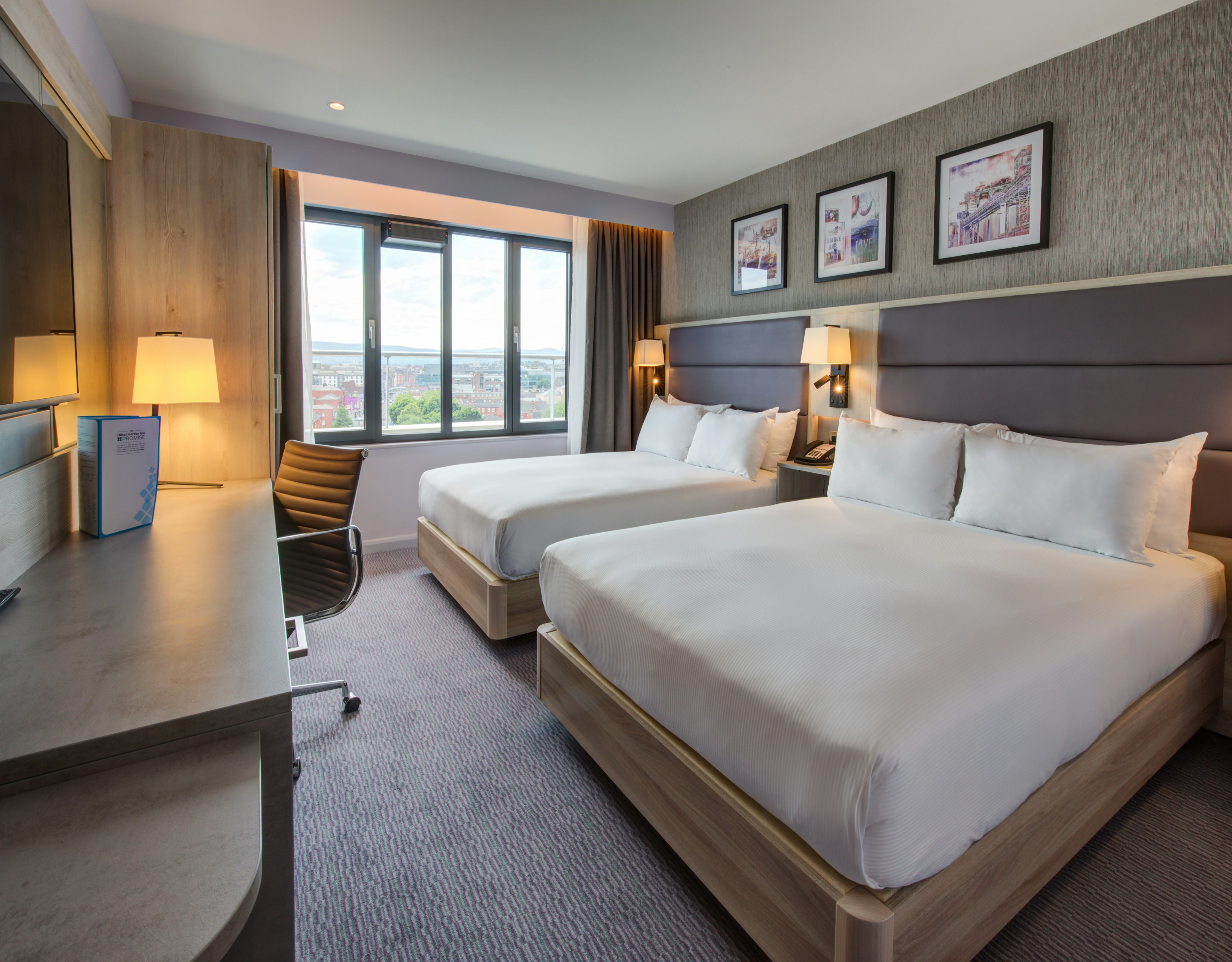 DELUXE, TWIN BEDS