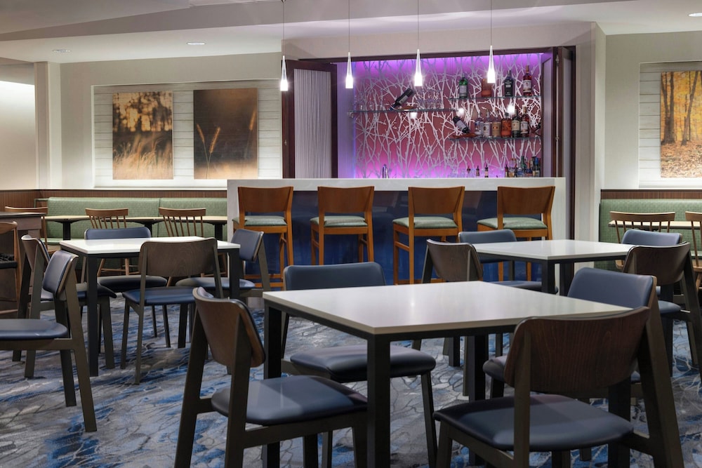 Fairfield Inn Suites Springfield Northampton Amherst 37/52