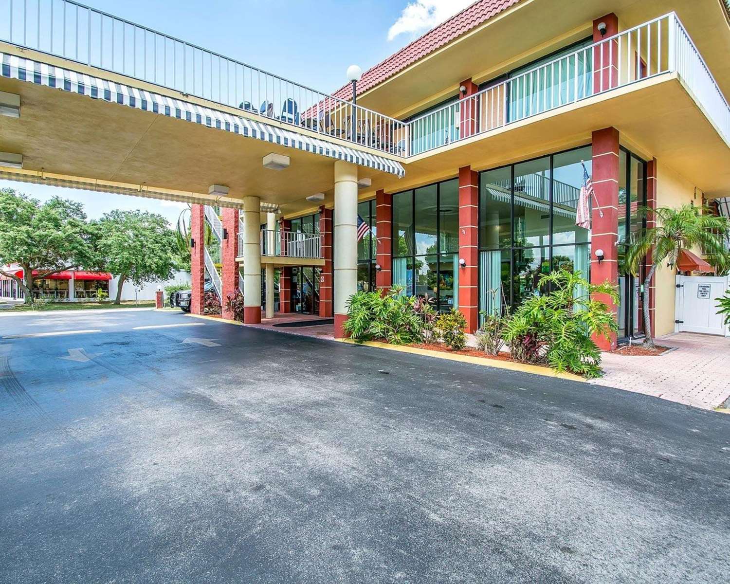Quality Inn & Suites At Tropicana Field 36/39